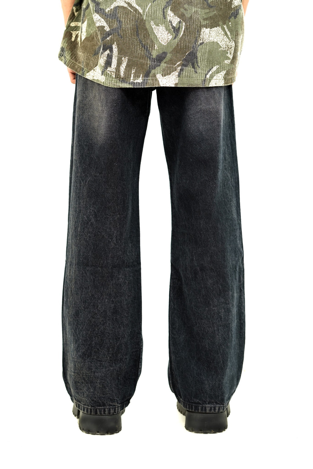 Pintex Knee Cut Black Washed Wide-Leg Jeans