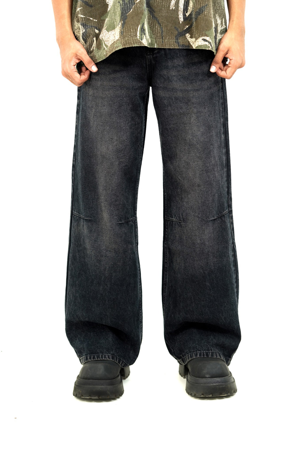 Pintex Knee Cut Black Washed Wide-Leg Jeans